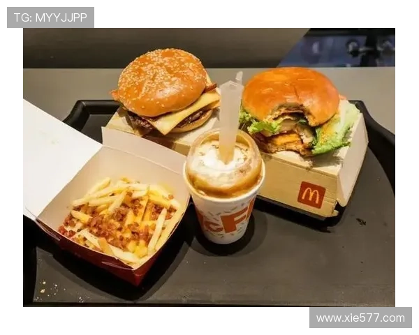 朱雪莹家的冰箱里塞满了蛋白粉，连饮料都得扫码看热量